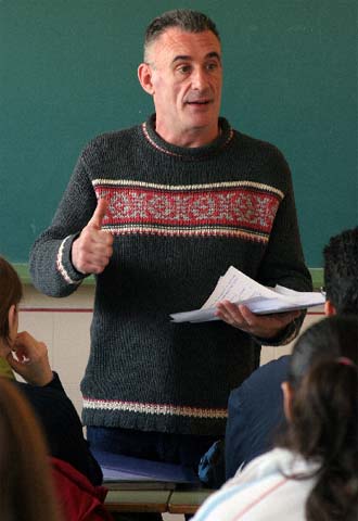José Luis Moreno se dirige a sus alumnos del instituto Cavanilles.