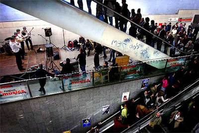 Una semana de música en directo en el vestíbulo del metro