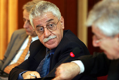 De izquierda a derecha, Claude Thélot, Juan Carlos Tedesco, y el catedrático Juan Manuel Escudero.