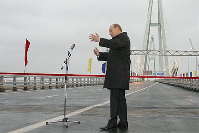 El presidente Putin habla en la ceremonia de apertura de un nuevo puente en San Petersburgo, el pasado miércoles.