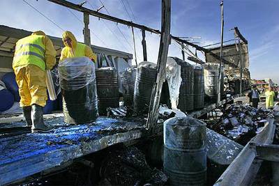 Un camión con bidones inflamables se incendia en Castellbisbal