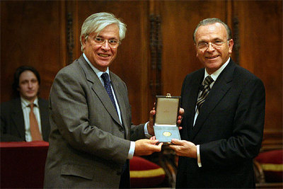 Barcelona concede la medalla de oro a La Caixa