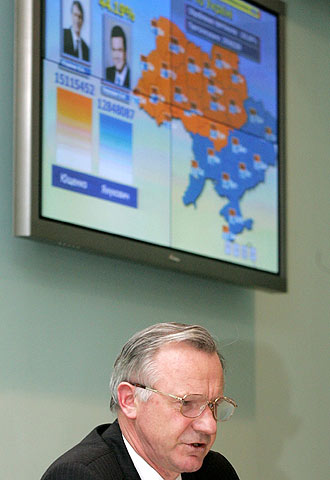 El presidente de la Comisión Electoral, Yaroslav Davydovych, en Kiev.