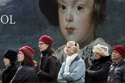 Colas y frío ante el museo.