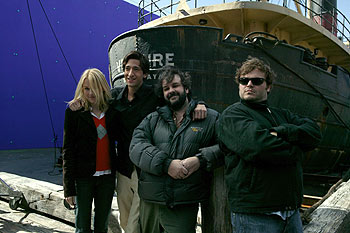 El director Peter Jackson, segundo por la derecha, junto a los actores de  King Kong  Naomi Wats, Adrien Brody y Jack Black (de izquierda a derecha).