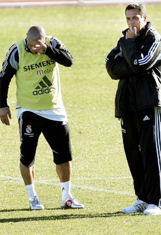Vanderlei Luxemburgo y Roberto Carlos, en el entrenamiento del viernes.