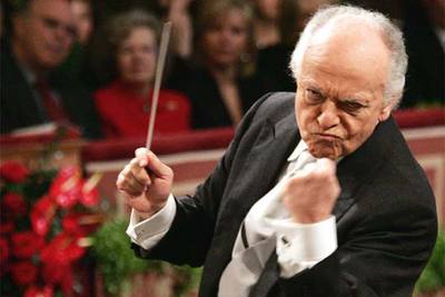 Lorin Maazel dirige a la Filarmónica de Viena durante el concierto de Año Nuevornrn.