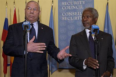 Colin Powell (izquierda) y Kofi Annan, durante una conferencia de prensa el pasado viernes.