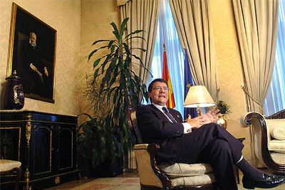 El ministro Jordi Sevilla, en una sala del Ministerio de Administraciones Públicas.