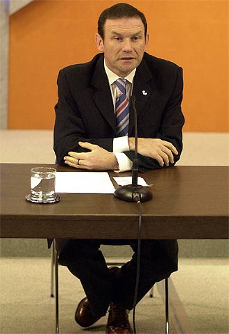 Juan José Ibarretxe, durante su comparecencia ante los periodistas.