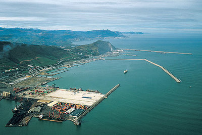 Vista aérea del puerto de Bilbao.