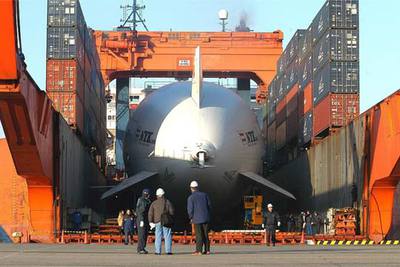 El zepelín alemán  Yokoso  llegó ayer al puerto de Kobe, Japón, para participar en el programa de la Exposición Universal de Aichi.
