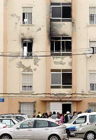 Dos heridos en un incendio en La Línea