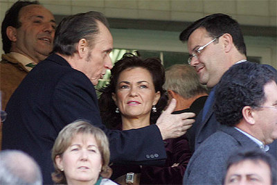 Carmen Calvo lleva la Constitución europea al fútbol