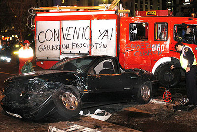 CINCO HERIDOS AL VOLCAR UN CAMIÓN DE BOMBEROS