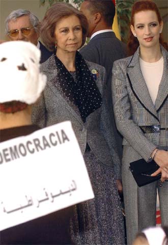 La reina rompe el protocolo en favor de la Princesa