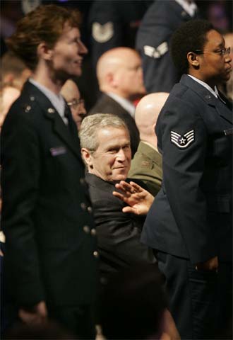 El presidente de Estados Unidos, George W. Bush, durante el homenaje a las Fuerzas Armadas.