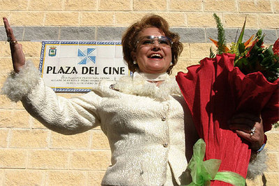 Carmen Sevilla inaugura la plaza del Cine en Huelva