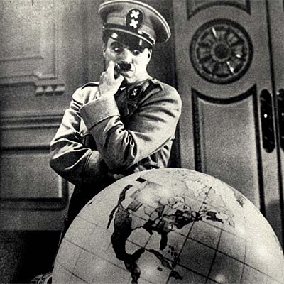 Chaplin, como  El gran dictador. 