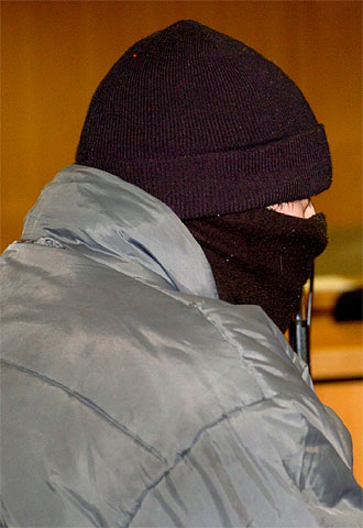 Javier A. L.,  El Malaguita,  encapuchado, durante su interrogatorio de ayer en la Audiencia de Madrid.