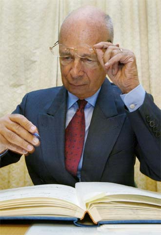 El presidente del Foro de Davos, Klaus Schwab, en octubre de 2004.