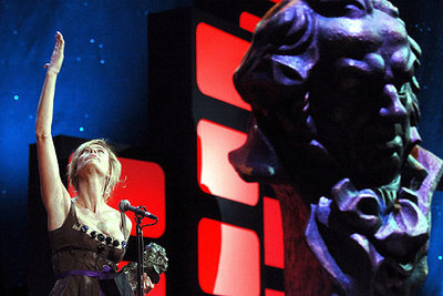 Belén Rueda ha obtenido el galardón a la actriz revelación por  Mar adentro .