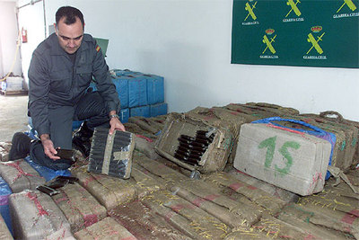 Dos detenidos con 8.200 kilos de hachís en Doñana