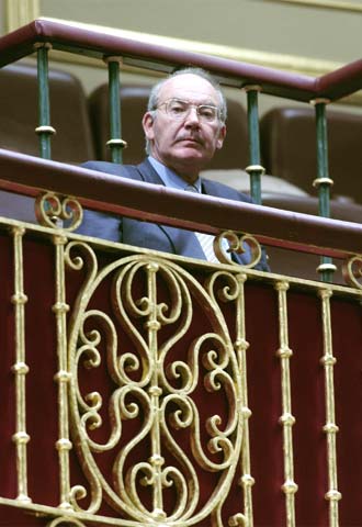 El ex  lehendakari  José Antonio Ardanza, en la tribuna de invitados.