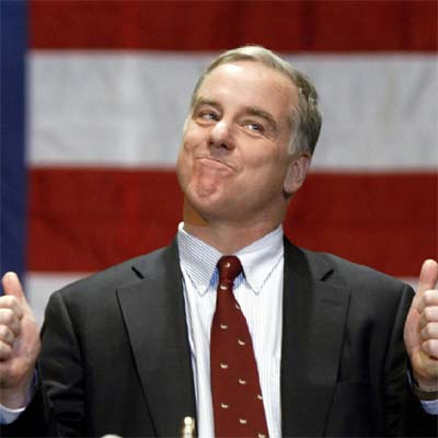 Dean, el competidor de Kerry en las primarias de 2004, durante un discurso en Seattle.
