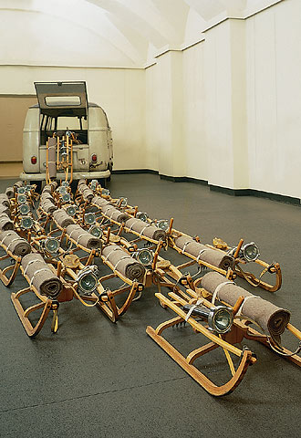  Das rudel (La manada,  1969), de Joseph Beuys, una de las obras que se exhiben en la Tate Modern de Londres.