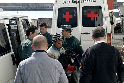 Dos hospitalizadas tras la detención de 32 indocumentados