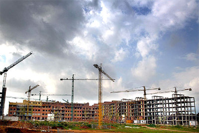 La construcción generó 144.700 millones de euros en 2004, un 4% más que en el año anterior.