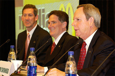 Bell, en el centro, y su sucesor  Skinner a la derecha.