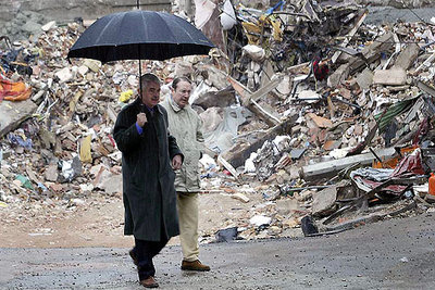 El presidente de la Generalitat, Pasqual Maragall, ayer durante su visita al barrio barcelonés del Carmel.