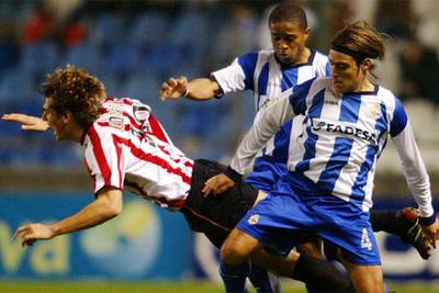 Llorente cae tras la entrada combinada de Duscher y Andrade.