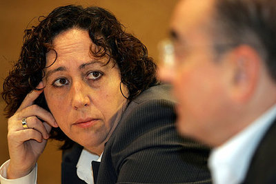 La directora de Drogodependencia vasca, Belén Bilbao, y el consejero de Asuntos Sociales, Javier Madrazo.