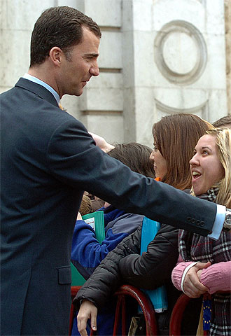 El Príncipe anima a la comunidad universitaria de Sevilla a "afrontar los retos del siglo XXI"