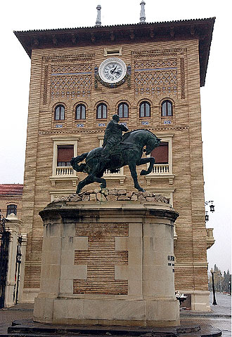 Estatua de Franco en la Academia de Zaragoza.