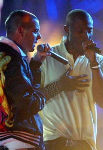 Mostrar la ropa interior como hizo en un reciente concierto en Londres el cantante Mike Skinner puede ser objeto de multa en el Estado de Viginia.