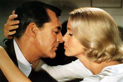 Cary Grant y Eva Marie Saint, en un fotograma de  Con la muerte en los talones. 