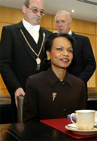 Condoleezza Rice, en una reunión con representantes de la Unión Europea en Bruselas el jueves pasado.