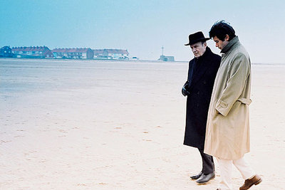 Michel Bouquet (a la izquierda) y Jalil Lespert, en una imagen de  Le promeneur du Champ de Mars  , de  Robert Guédiguian.