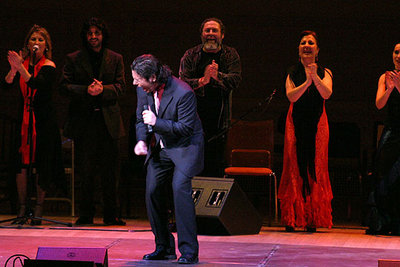 Miguel Poveda, en primer plano. Detrás, de izquierda a derecha, Carmen Amaya, Arcángel, Diego Carrasco, Carmen Linares y Ana Mari González.