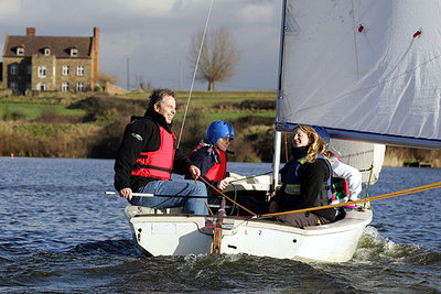 BLAIR HACE CAMPAÑA EN LAS ESCUELAS