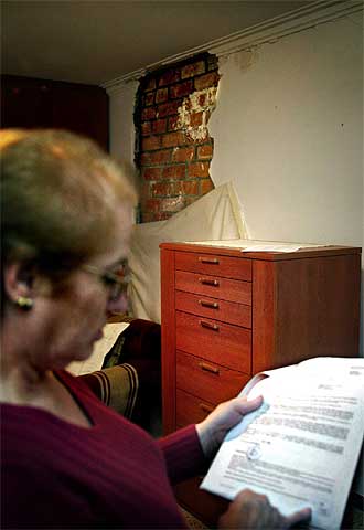 Nueve meses con grietas en las paredes