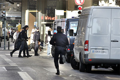 Despliegue policial en la calle de la Sangre.