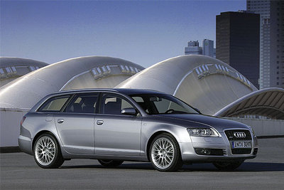 El A6 Avant exalta la imagen poderosa y deportiva de la berlina sin perder elegancia.