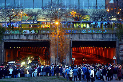 LOS VECINOS CORTAN EL TÚNEL DE LA ROVIRA.