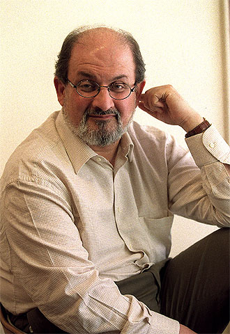El autor de  Versos satánicos , Salman Rushdie.