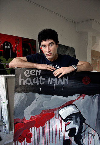 Rachid Ben Alí, con su cuadro   Hombre odio  .